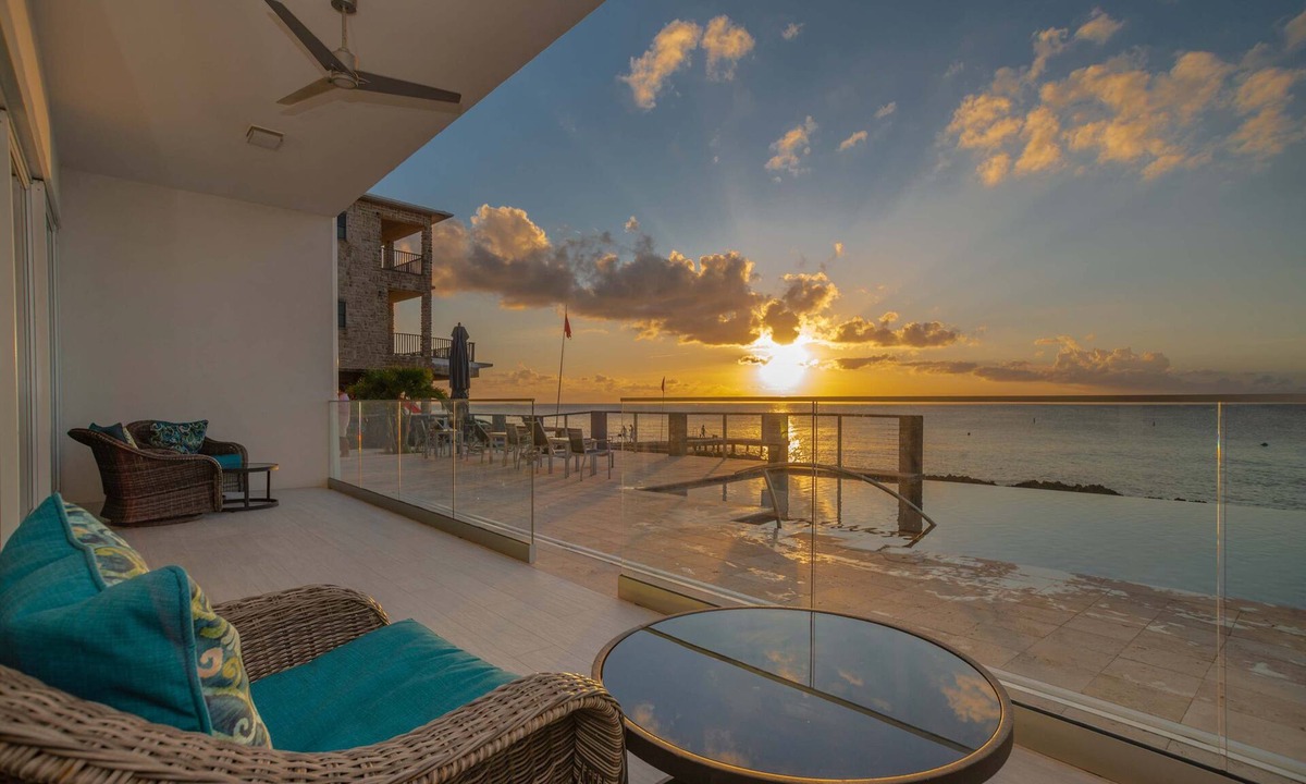Northwest Point Condo | Modern Oceanfront 1 Bdr Condo/w Pool + Diving