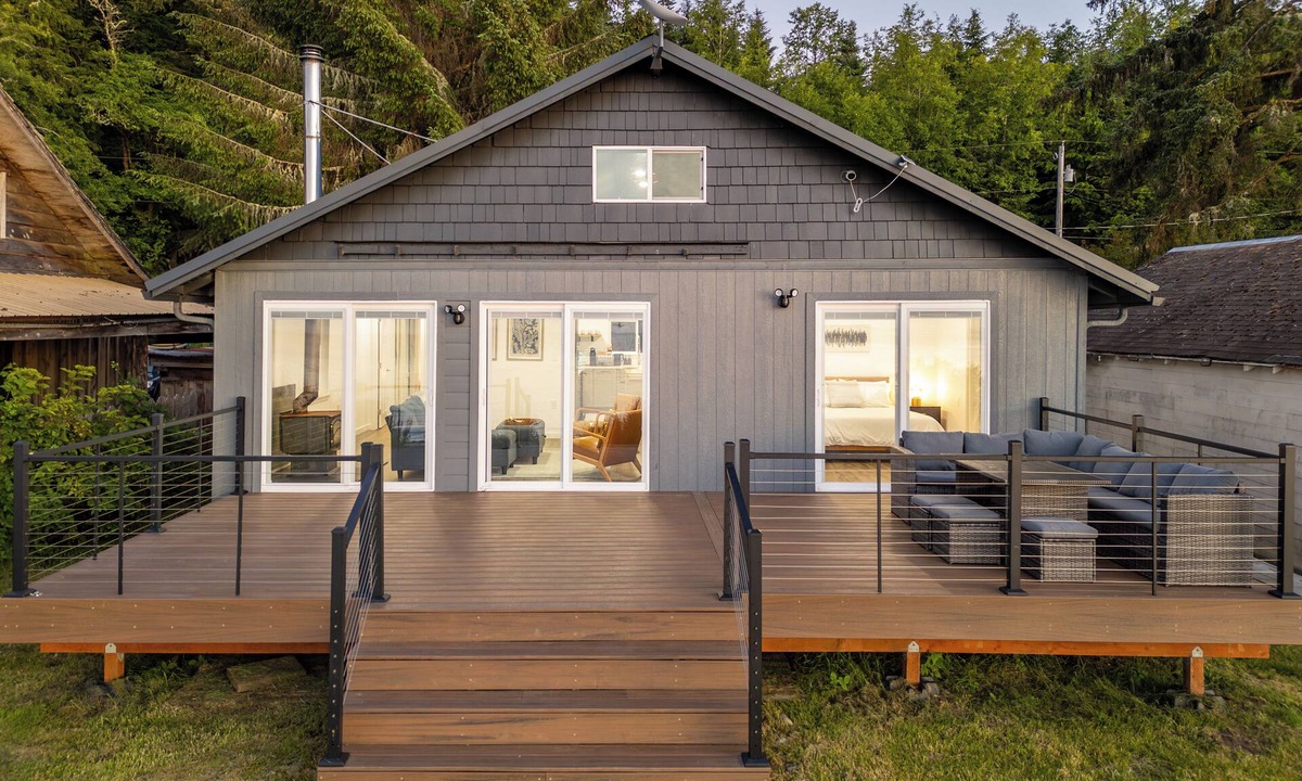 Neah Bay House | Modern Oceanfront Retreat: Private Beach & Unobstructed Strait Juan de Fuca!
