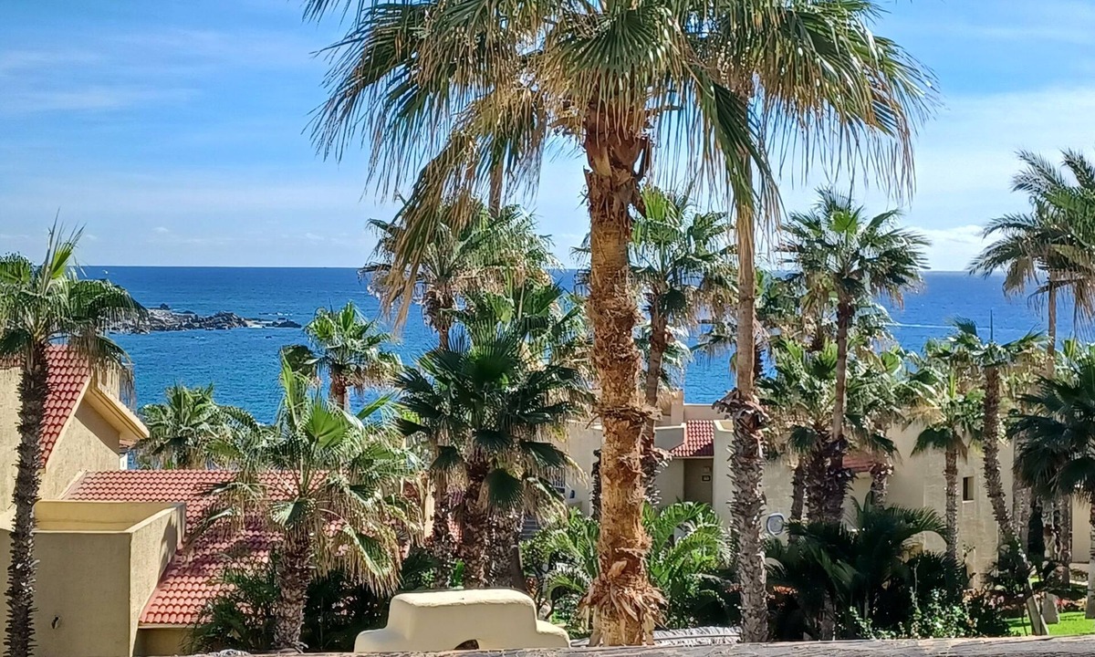 Cabo Bello Apartment | Modern Oceanside Condo