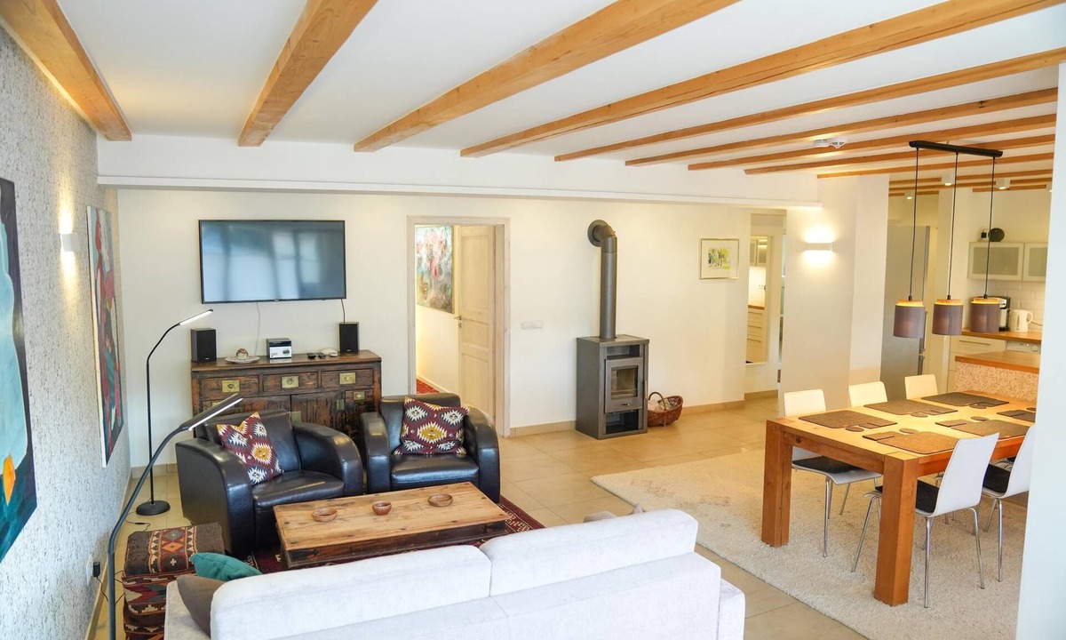 Regenhutte Apartment | Modern, open-plan loft with south-facing balcony