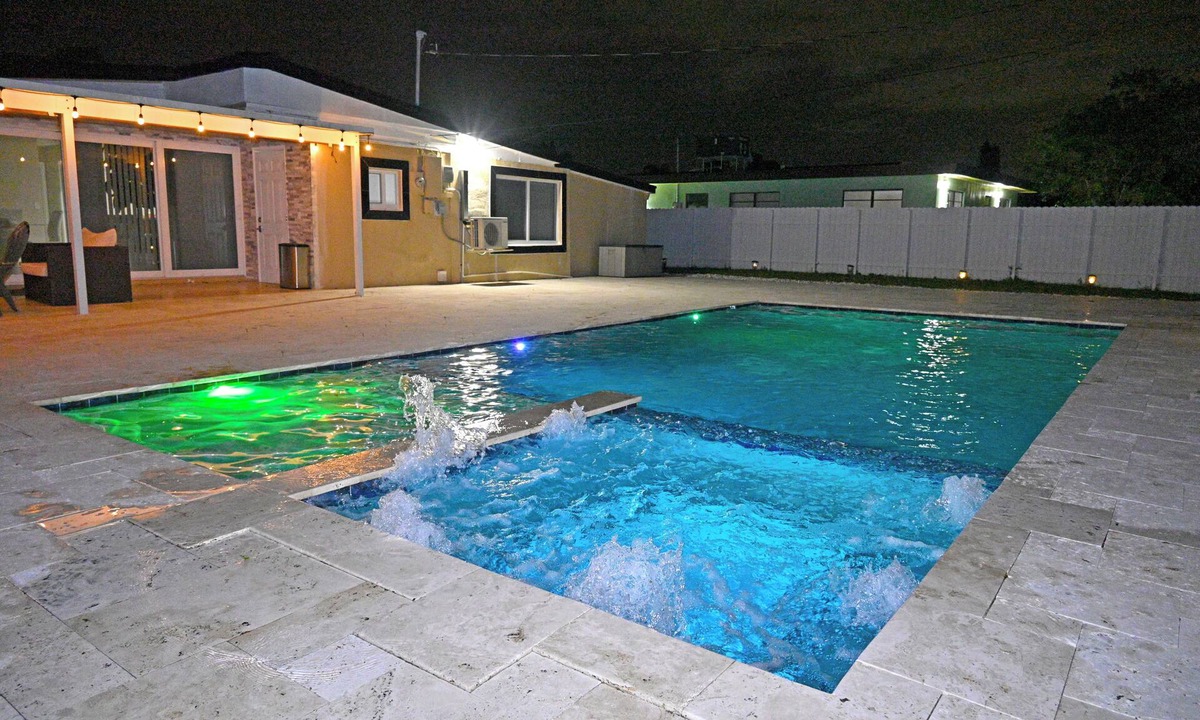 Lake Worth Corridor House | Modern Palm Springs Getaway Private Heated Pool