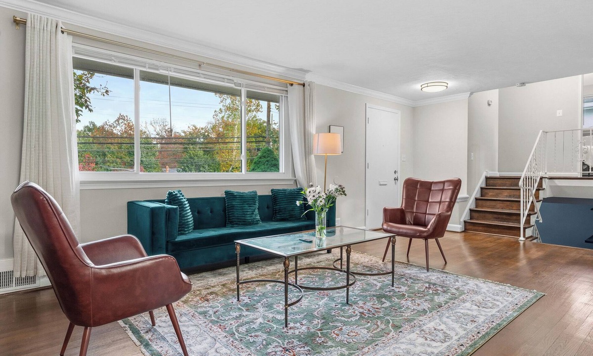 College Park House | Modern & Peaceful 3BR Home - Near DC & UMD - Walk to Metro & Arts District