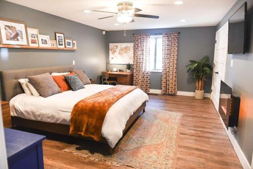 Flagstaff House | Modern & Peaceful Farmhouse in the Woods