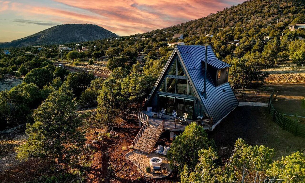 Williams Cabin | Modern Pet-Friendly A-Frame Cabin Retreat with Stargazing Deck & Mountain Views near Grand Canyon South Rim & Williams, Arizona