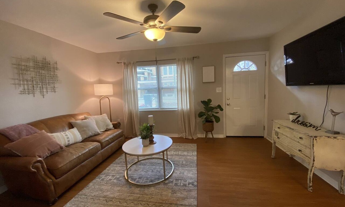 Historic District Apartment | Modern, pet friendly apartment walking distance to downtown.