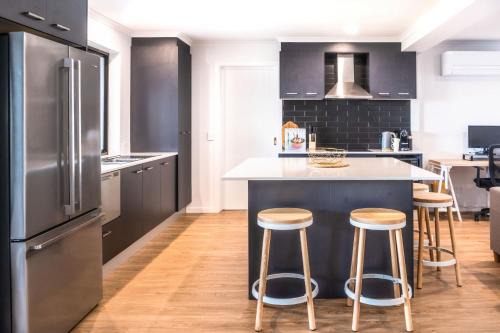 Mudjimba House | Modern Pet-friendly Mudjimba Townhouse