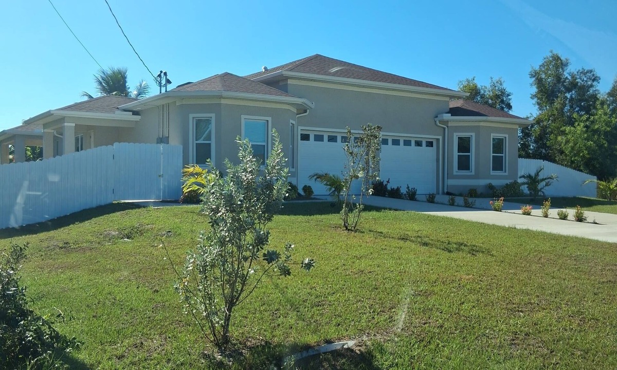 Westminister House | Modern Place, 3-bedroom house with WiFi, AC, spacious in welcoming Lehigh Acres