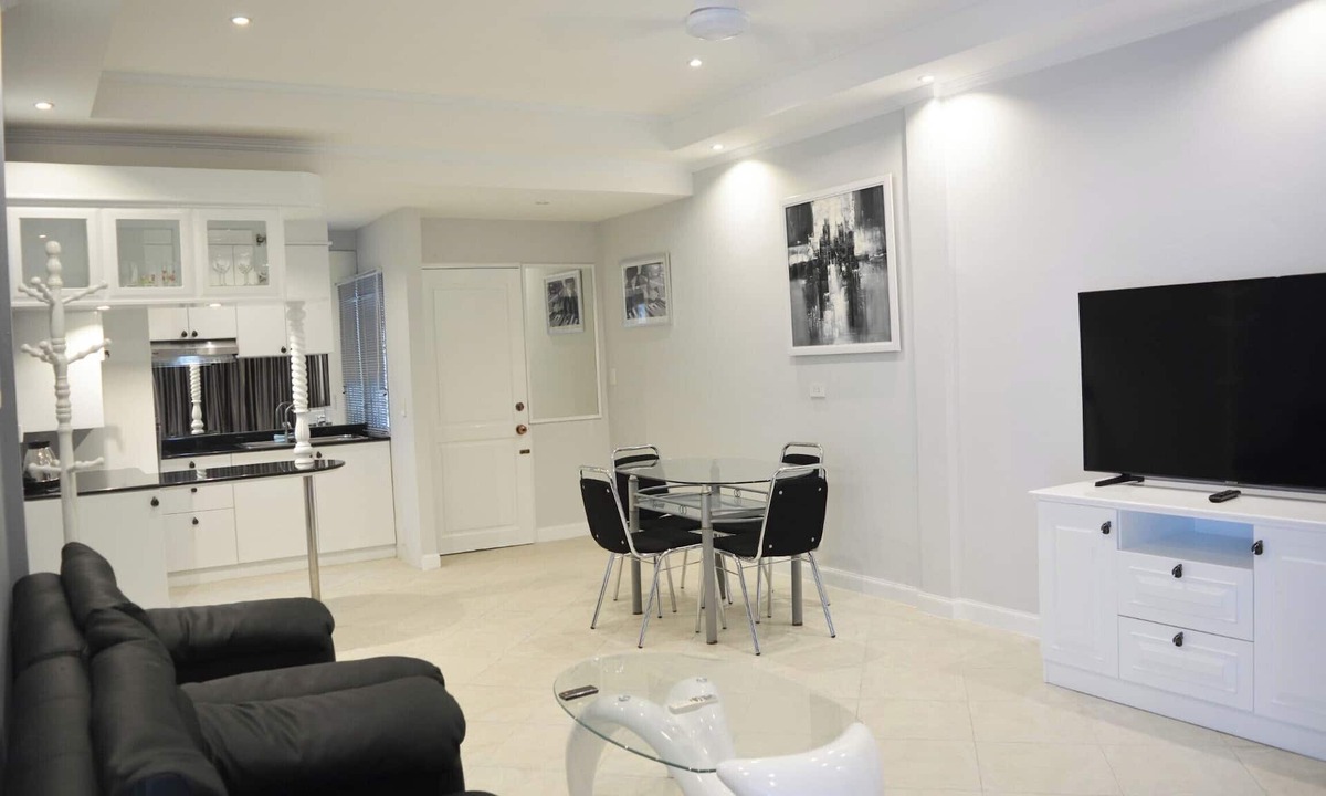 Na Kluea Apartment | Modern Pool-View 1-Bedroom Condo with Large Balcony - Baan Suan Jomtien