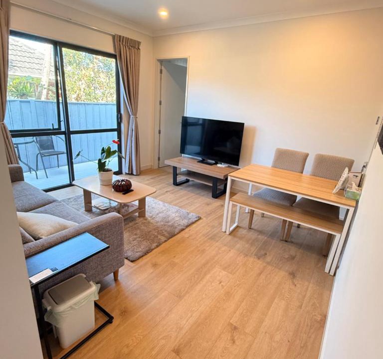 Takapuna Apartment | Modern Private 2BR Unit in Takapuna