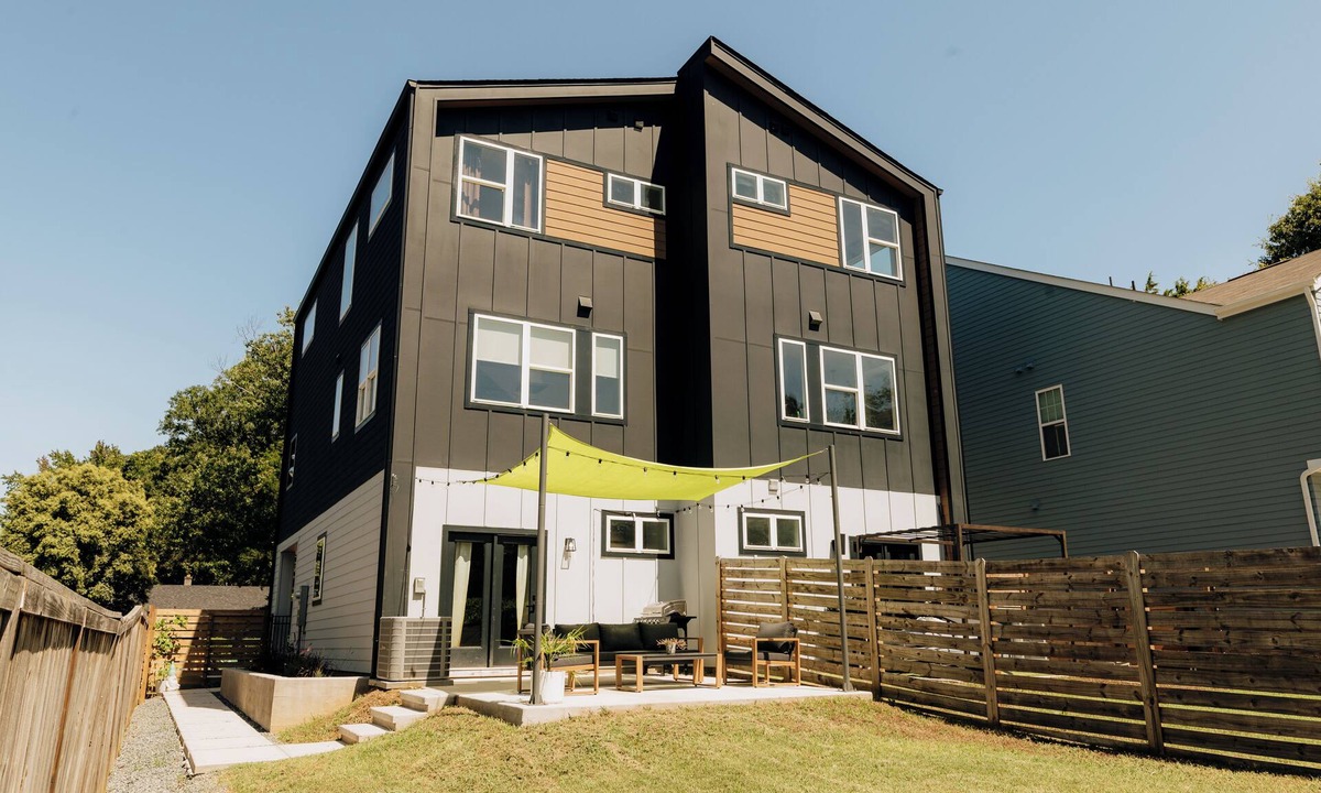 Charlotte House | Modern Private 3BR w/ensuites & Garage in Charlotte mins from Airport & Uptown
