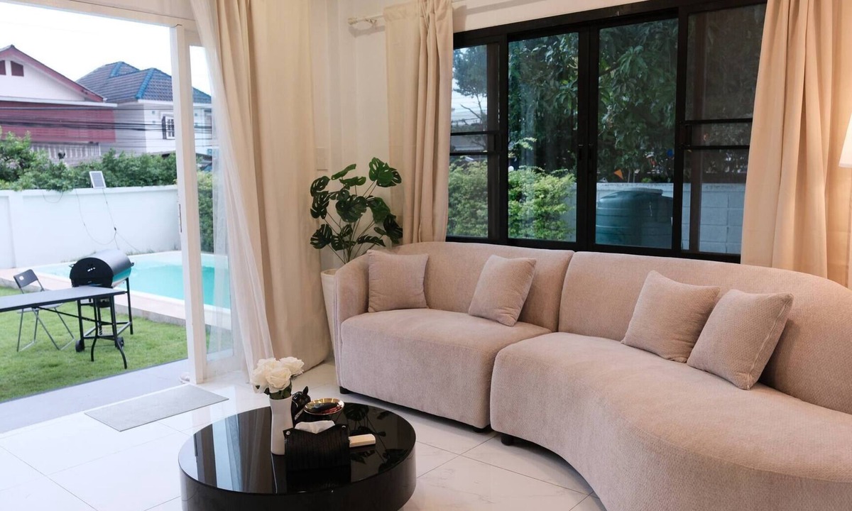 Bang Na House | Modern Private Pool Villa in Sukhumvit