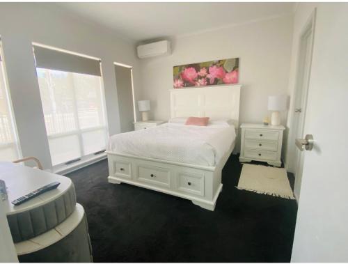 Smithfield Plains House | Modern Private room with ensuite