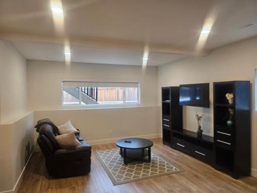 Prince George Apartment | Modern Private Suite Fast WiFi Parking Quiet Stay