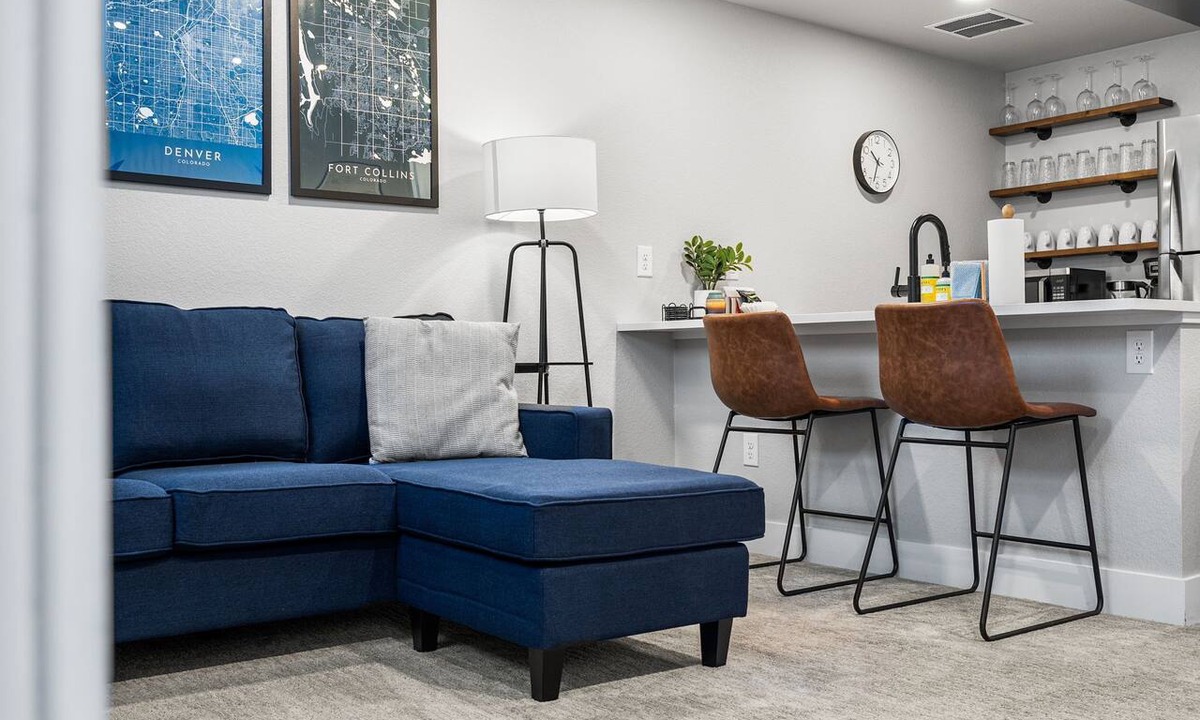 Villa Park Apartment | Modern Private Suite | Walk to Rail + Broncos