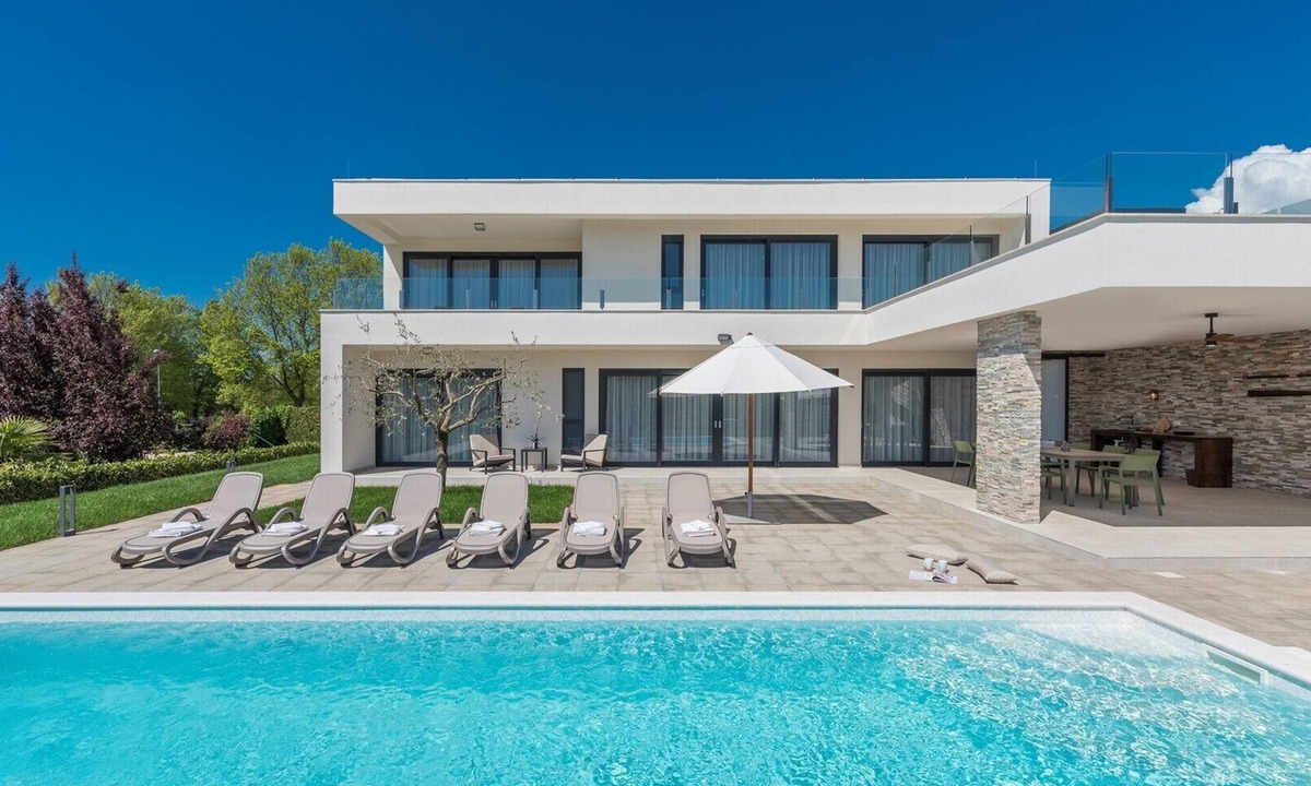 Novigrad Villa | Modern Private Villa with Whirlpool, Sauna, Pool, and Sea View Near Novigrad