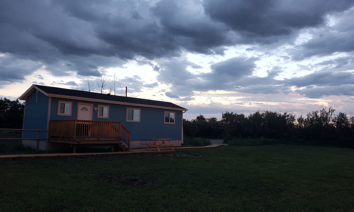 Vulcan County Cabin | Modern Quiet Cabin with Mountain Views.