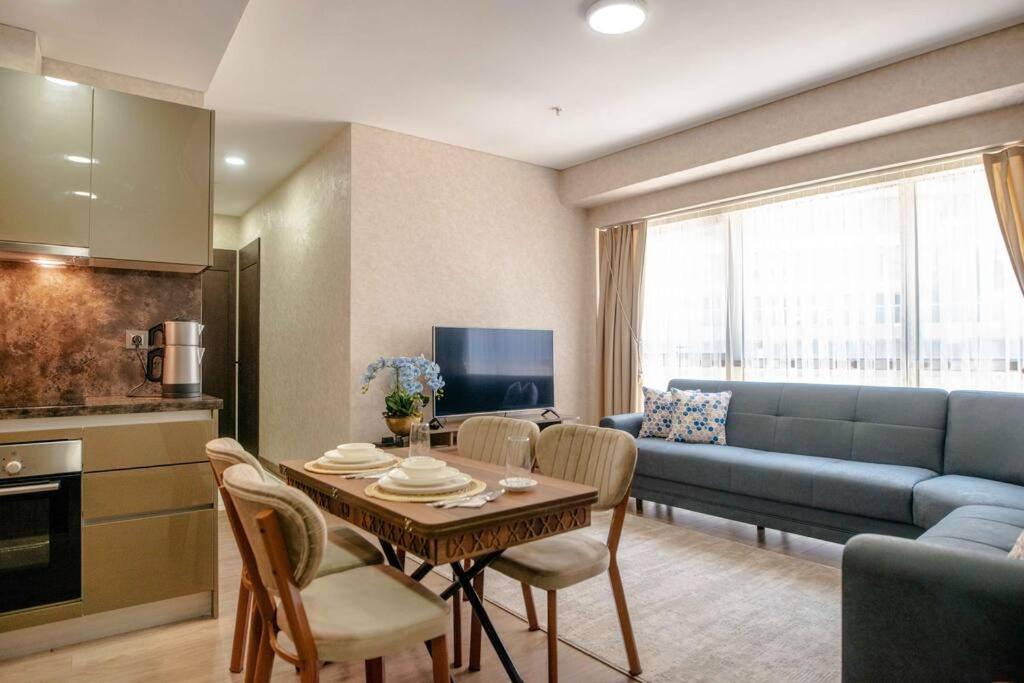 Mustafakemalpasa Apartment | Modern residence in a complex with pool