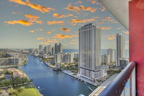 Hallandale Beach Hotel | Modern Resort Apartment with Balcony Pool Gym
