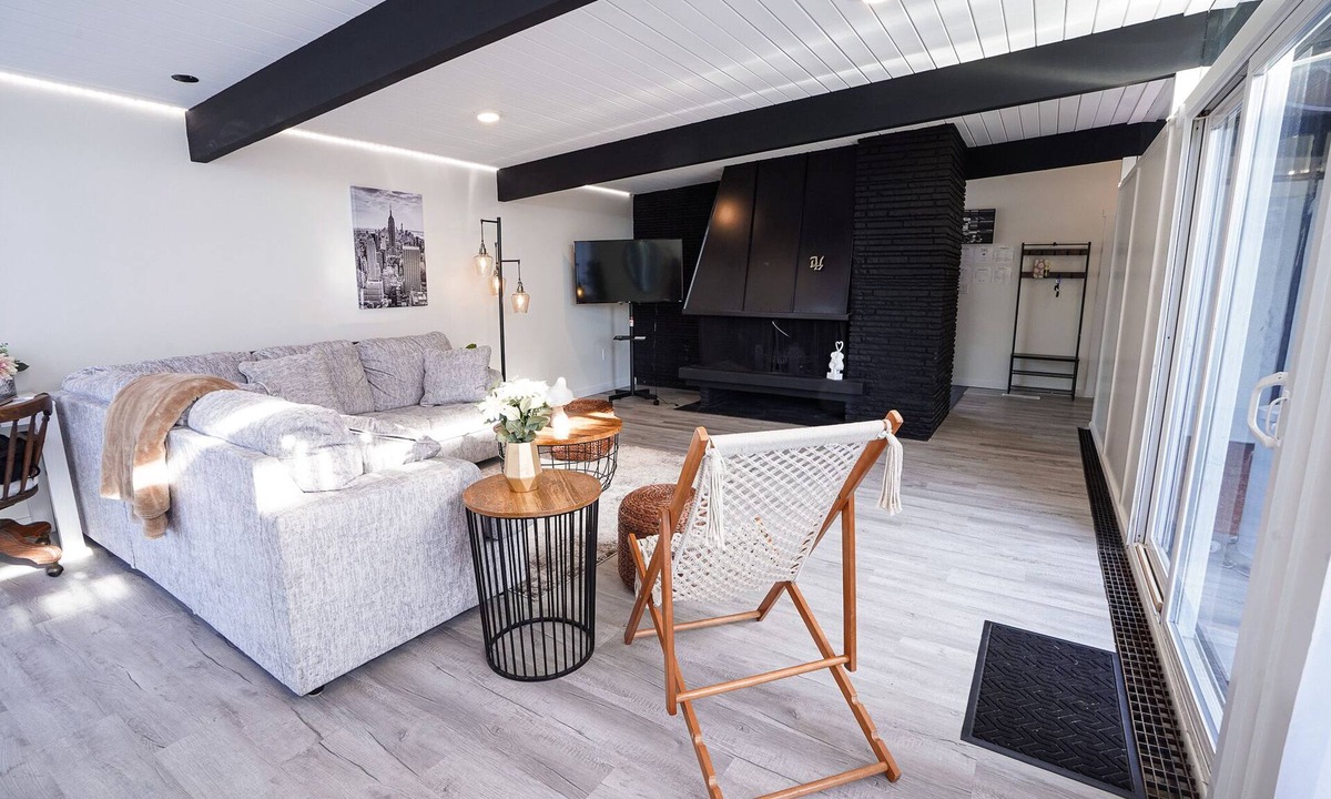 Sedro-Woolley House | Modern Retro Haven near Downtown Sedro Woolley