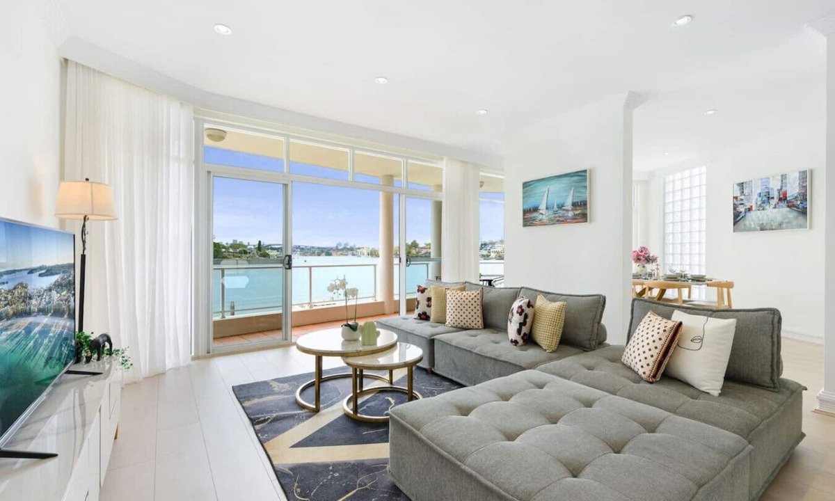 Abbotsford Apartment | Modern Riverside 4BR Apartment in Abbotsford