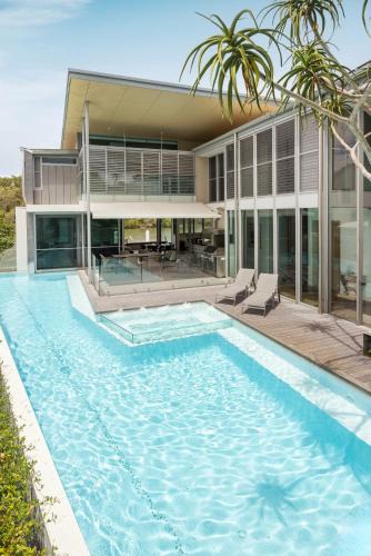 Noosaville House | Modern Riverview Escape with Private Pool