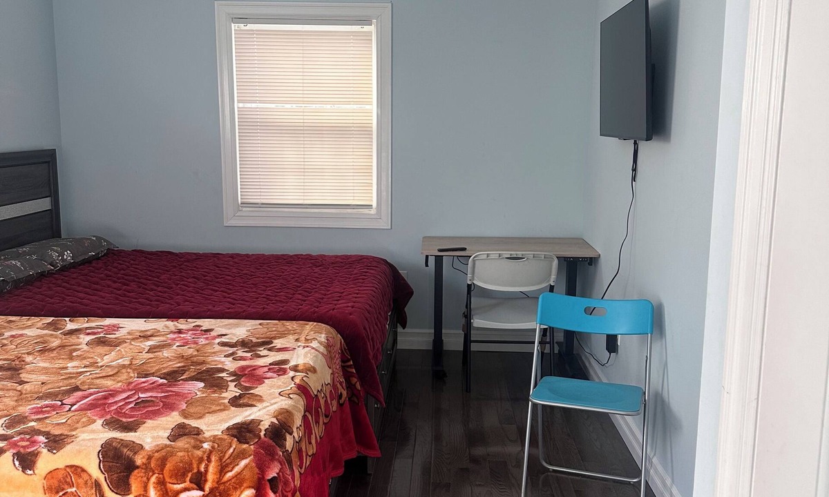 Queens House | Modern room 1
