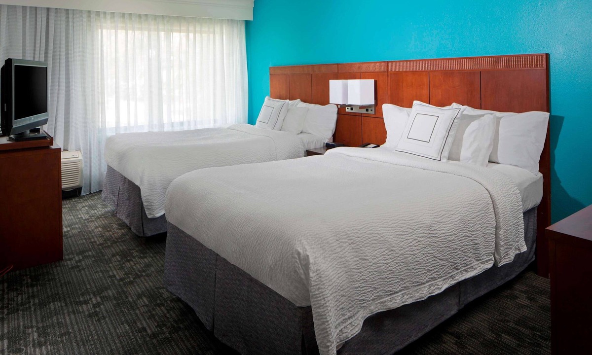 Boca Raton Hotel | Modern Room Perfect for Relaxing Getaways: Heated Pool, On-Site Market & More