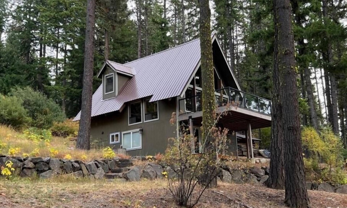 Roslyn Ridge Cabin | Modern rustic cabin w/room to spread out & relax - 5 mins from Lake Cle Elum!