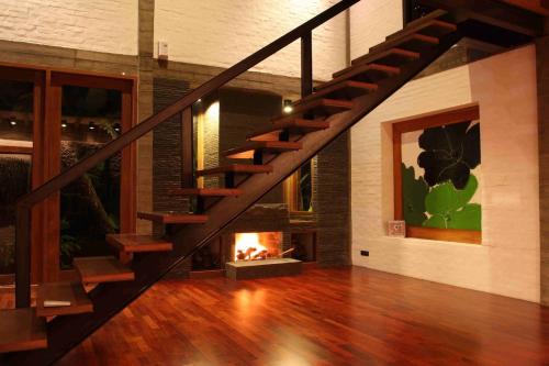Parongpong Villa | Modern Rustic n Unique Omega Villa - Lembang