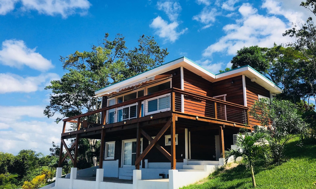 San Ignacio House | Modern San Ignacio House With Wifi, A/C and Cable TV