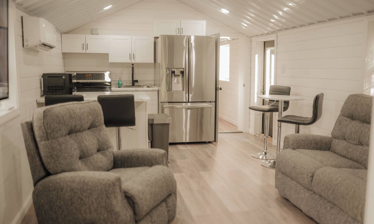 Greensburg Cabin | Modern Secluded Riverfront Cabin