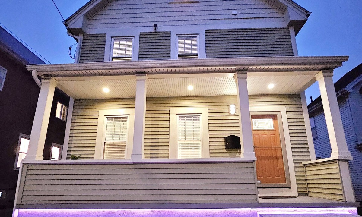 South Medford House | Modern Smart Home with EV charger Near Boston & Harvard, 0.7 miles to MBTA