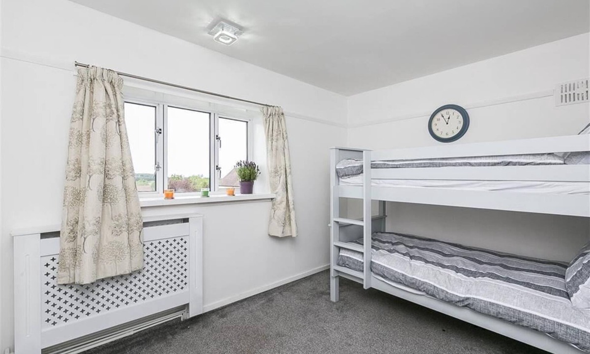 Colinton House | Modern Spacious 4 Bedroom Property in Desirable Part of Town