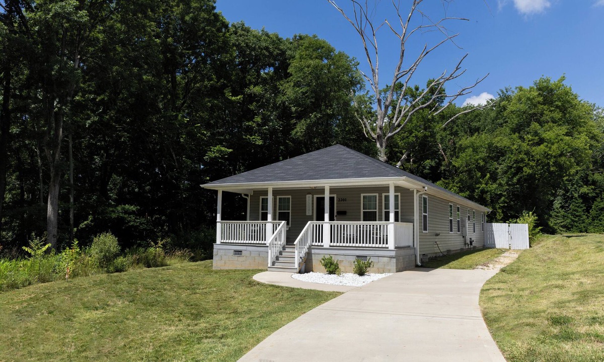 Lincoln Heights House | Modern Spacious 4 Bedroom House minutes to Uptown Charlotte, Family friendly