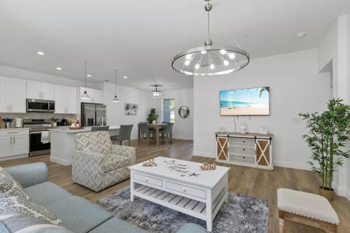 Port Charlotte House | Modern & Spacious 4-2 Home Great for Families