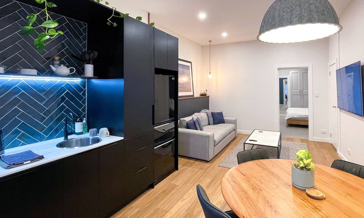 Launceston CBD Apartment | Modern, spacious CBD Apartment across from City Park