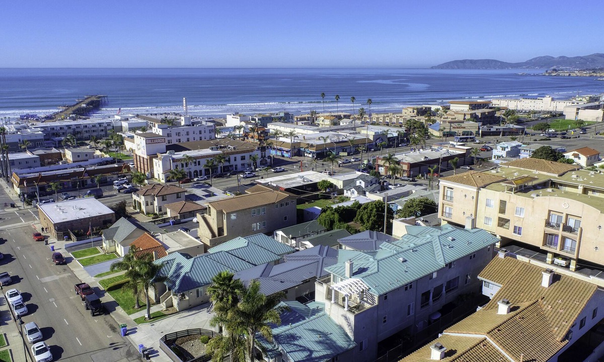 Downtown House | Modern & Spacious Downtown Pismo Beach Townhouse