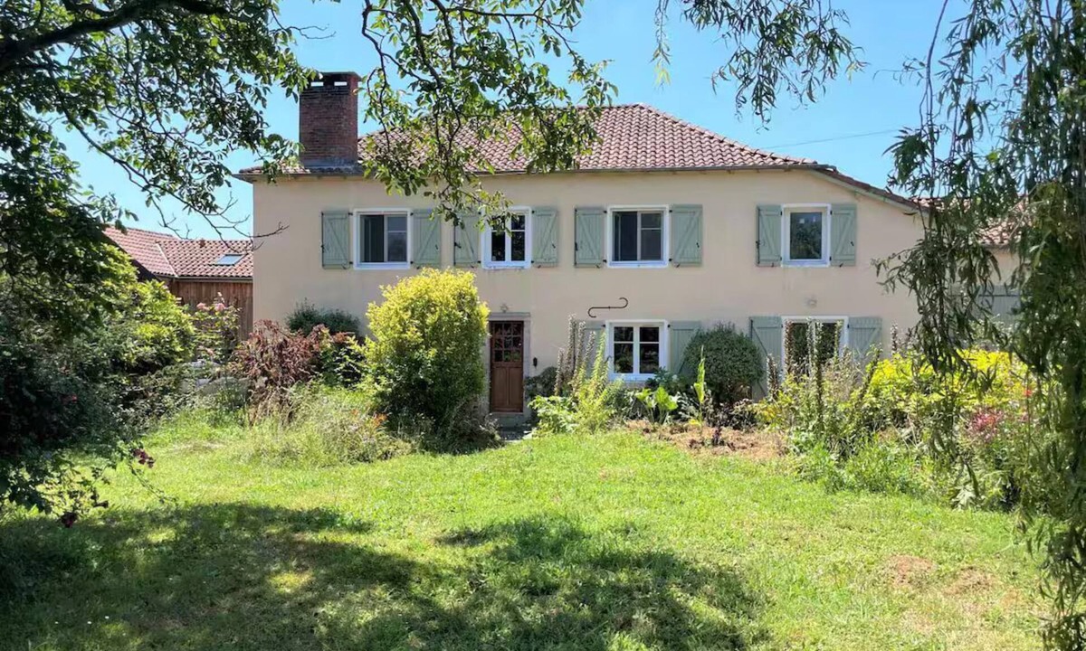 Baigts-de-Bearn House | Modern, spacious Des Cîmes gîte in beautiful natural surroundings