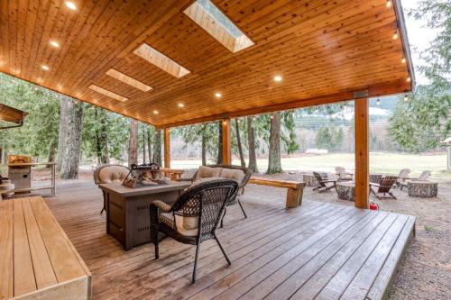 Rhododendron House | Modern spacious getaway with private hot tub wood fireplace WiFi & game room