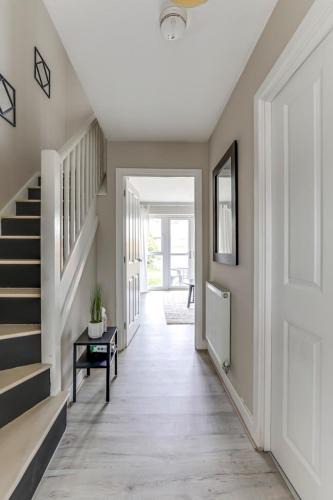 Peterborough House | Modern, spacious house near town