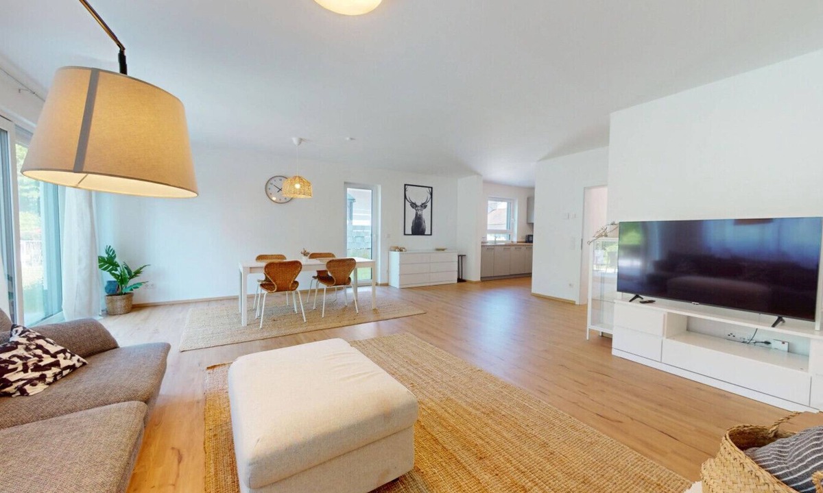 Kindsbach House | Modern, spacious house with 5 bedrooms, 3 bathrooms and a large garden