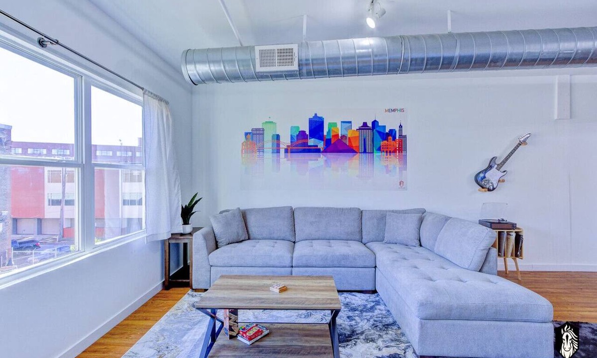 Downtown Memphis Apartment | Modern Spacious Loft in Downtown w/free parking