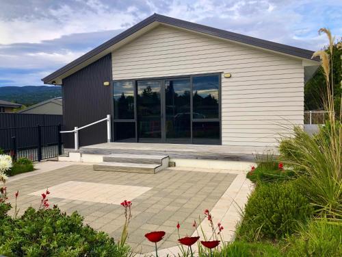 Manapouri House | Modern Spacious Manapouri Home