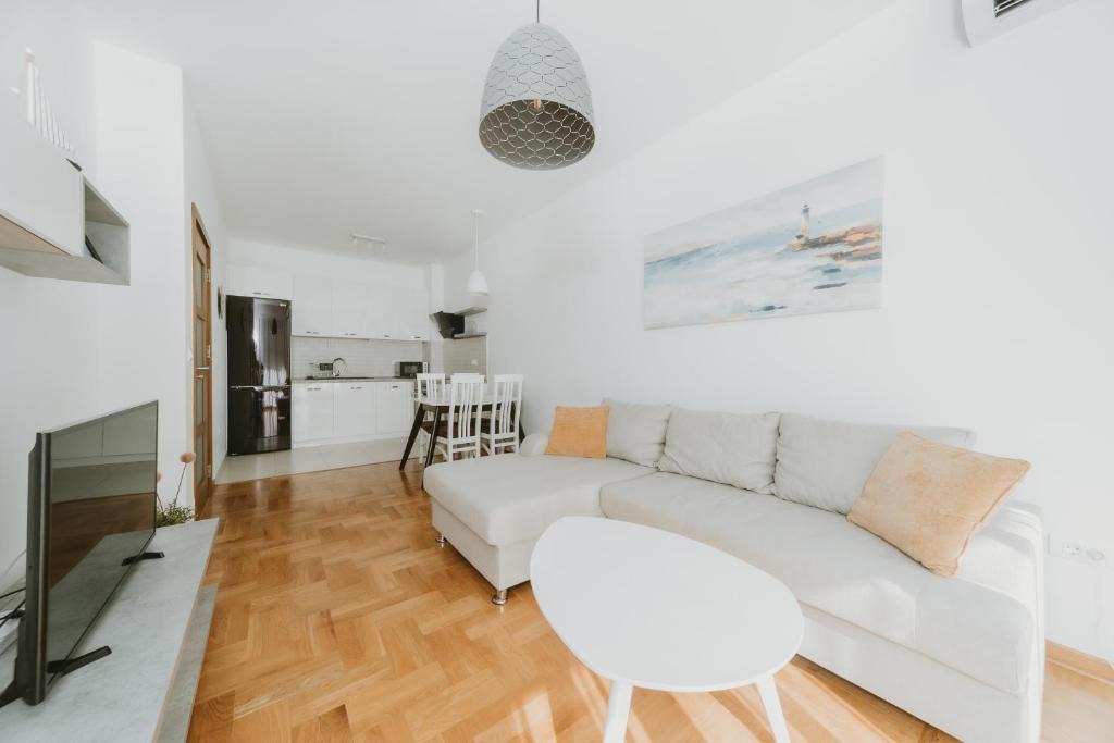 Rozino Apartment | Modern Spacious Mediterranean Fully Equipped 1BR Apartment in Budva, Free Parking