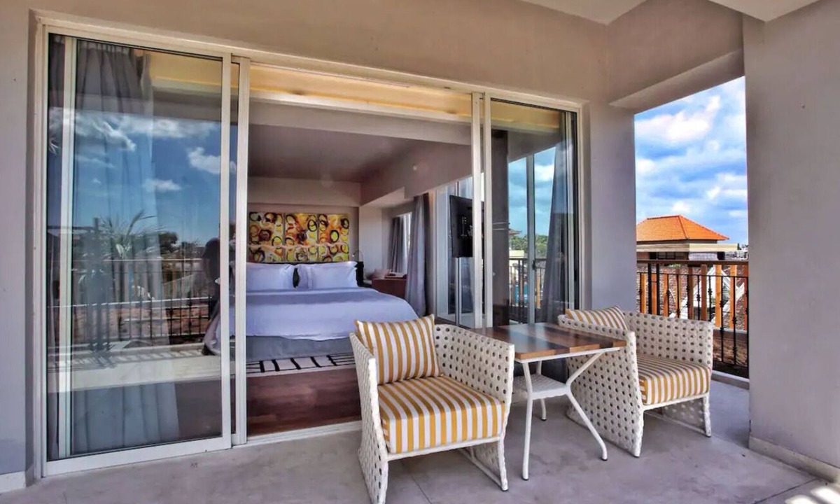North Legian Hotel | Modern Spacious Suite with Free Stocked Minibar (TStone Suite3)