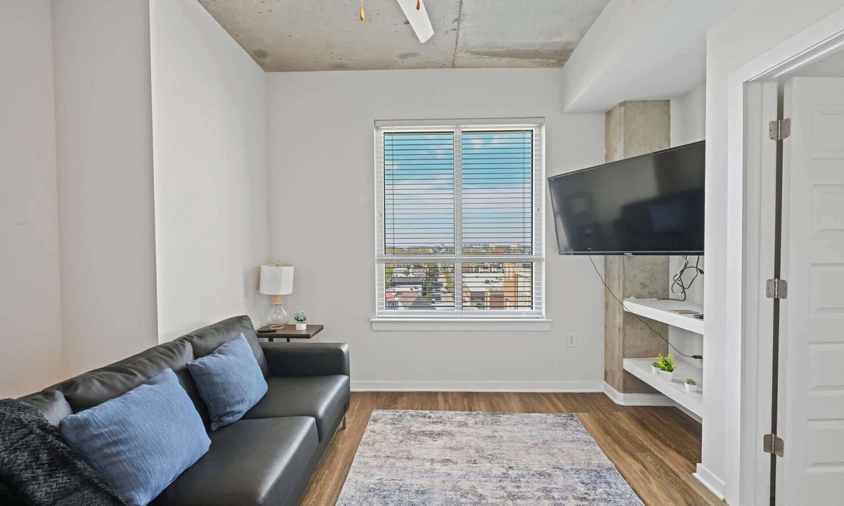 Cannonborough Elliotborough Apartment | Modern Stay Walkable to King St - Private Balcony