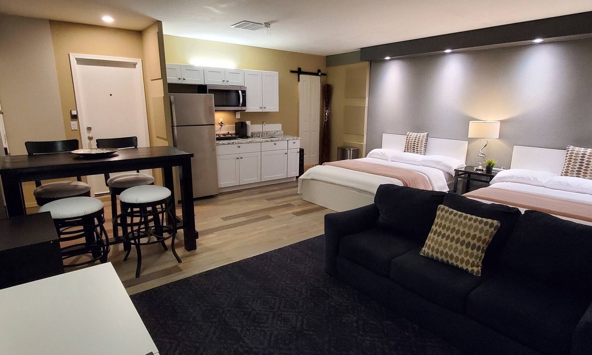 Estrella Village Apartment | Modern Studio/2 min from Phoenix Raceway & 12 min from State Farm Stadium!*
