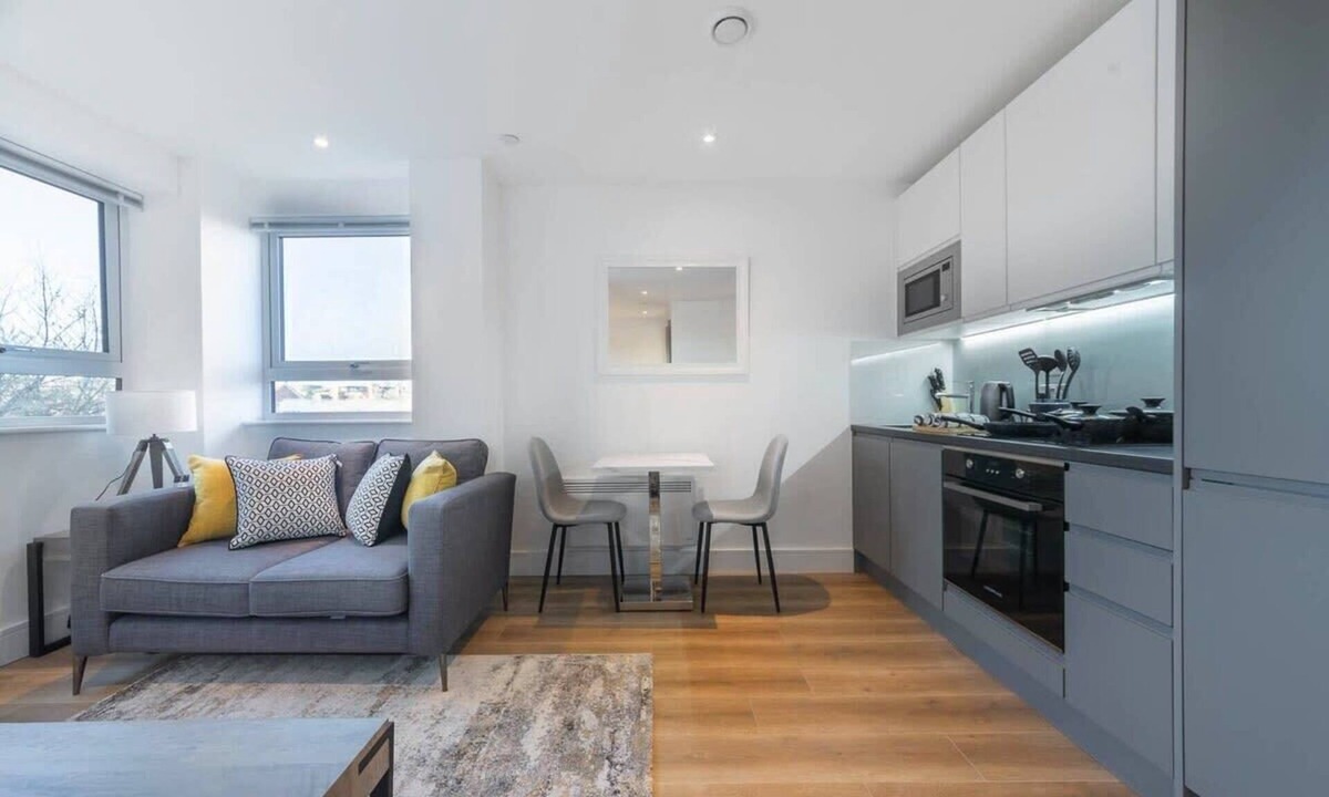 East Grinstead Apartment | Modern Studio Apartment in East Grinstead