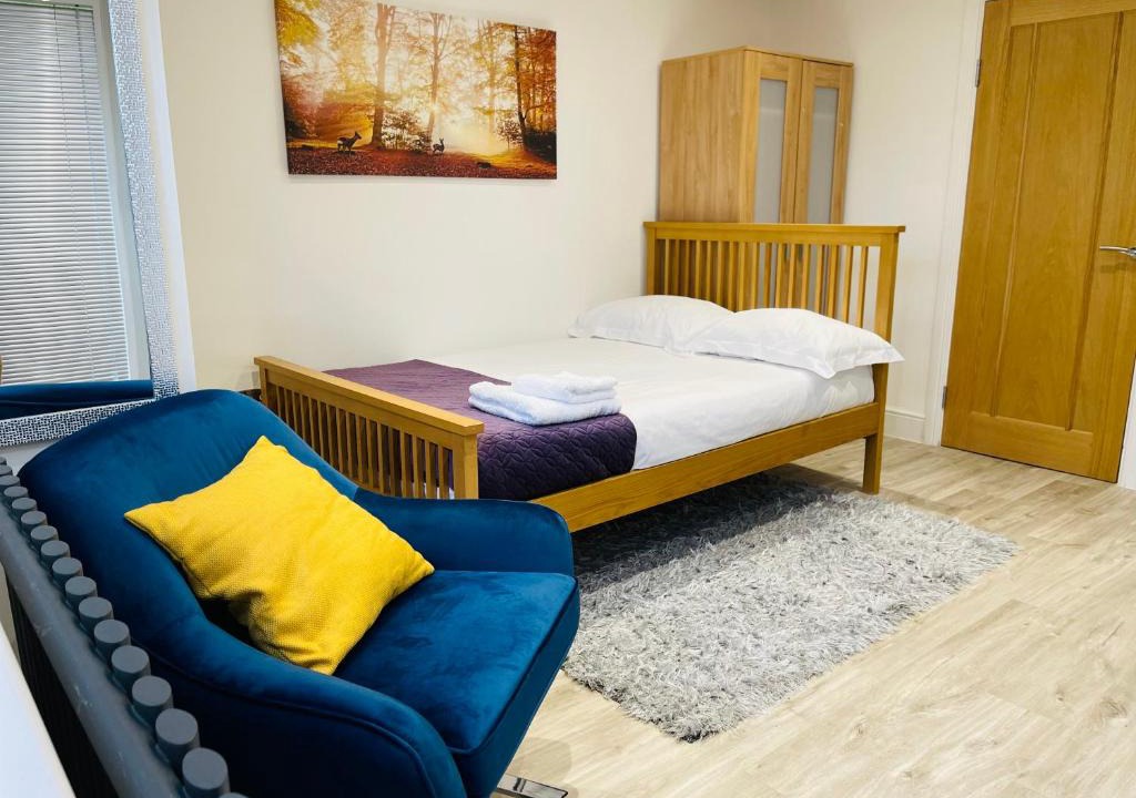 Kenilworth Apartment | MODERN STUDIO APARTMENT, PRIVATE- DRIVEWAY PARKiNG
