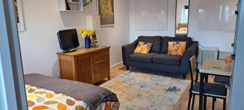 Newlyn Apartment | Modern studio apartment with outstanding views, sleeps 2
